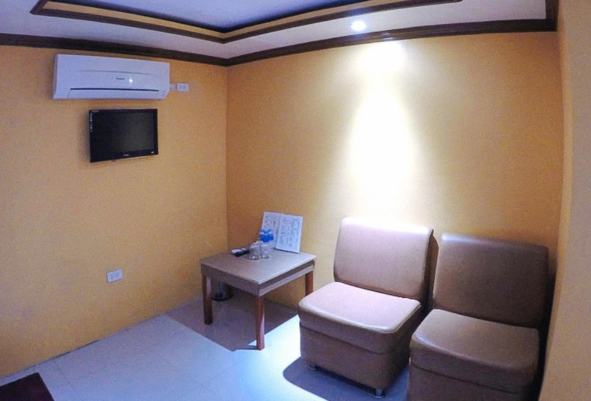 Reddoorz Plus @ Taj Hotel Tuguegarao Exterior foto